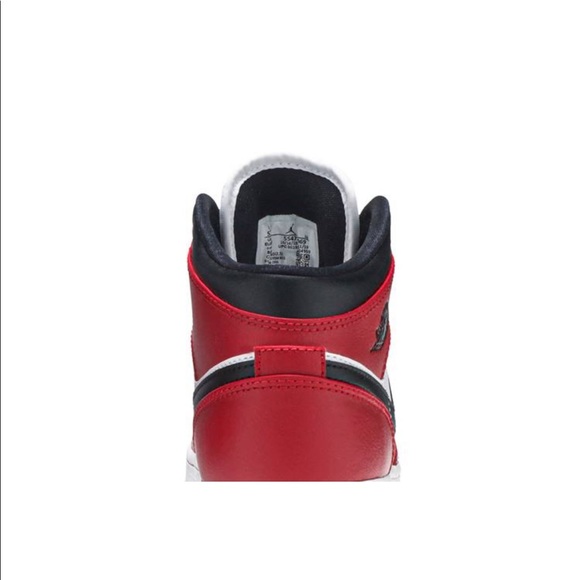 Air Jordan 1 Mid GS 'Chicago Black Toe' - Picture 8 of 8